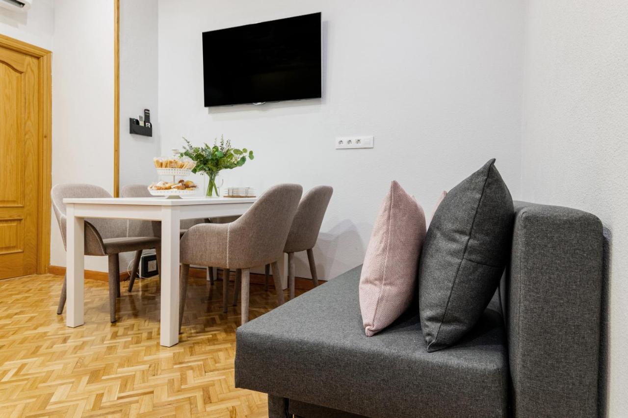 Apartment Centrico Con 3 Banos En Puerta Del Sol Y Atocha Madrid